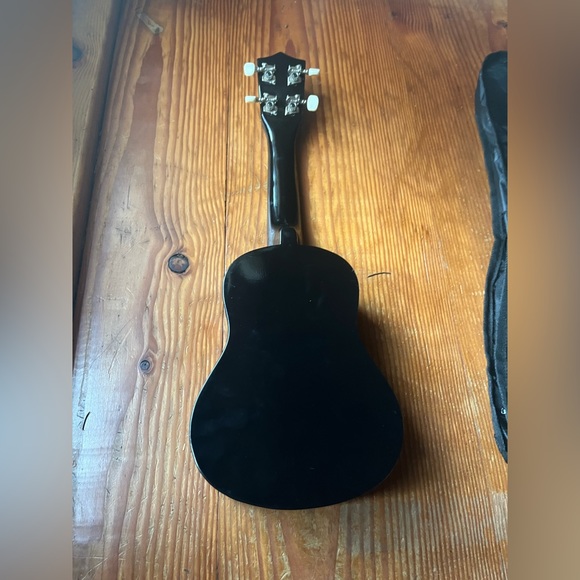 Pomaikai soprano ukulele - Picture 2 of 4